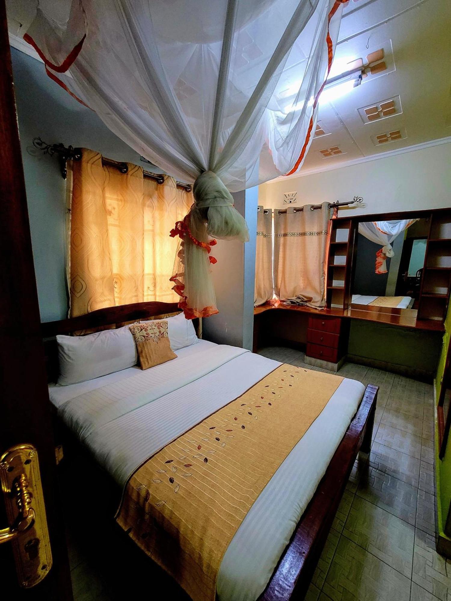 Apex Resort Nakuru Eksteriør billede