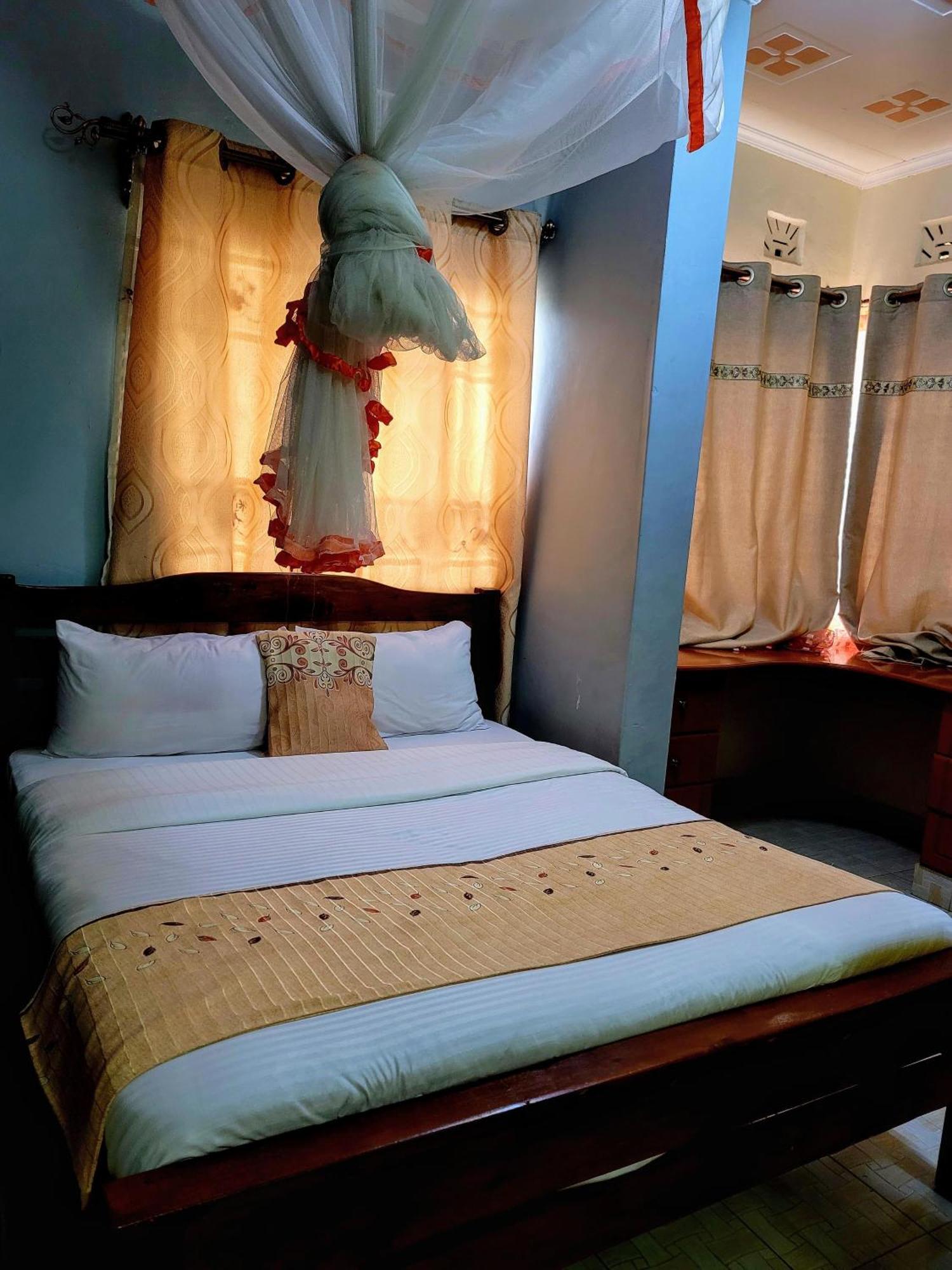 Apex Resort Nakuru Eksteriør billede
